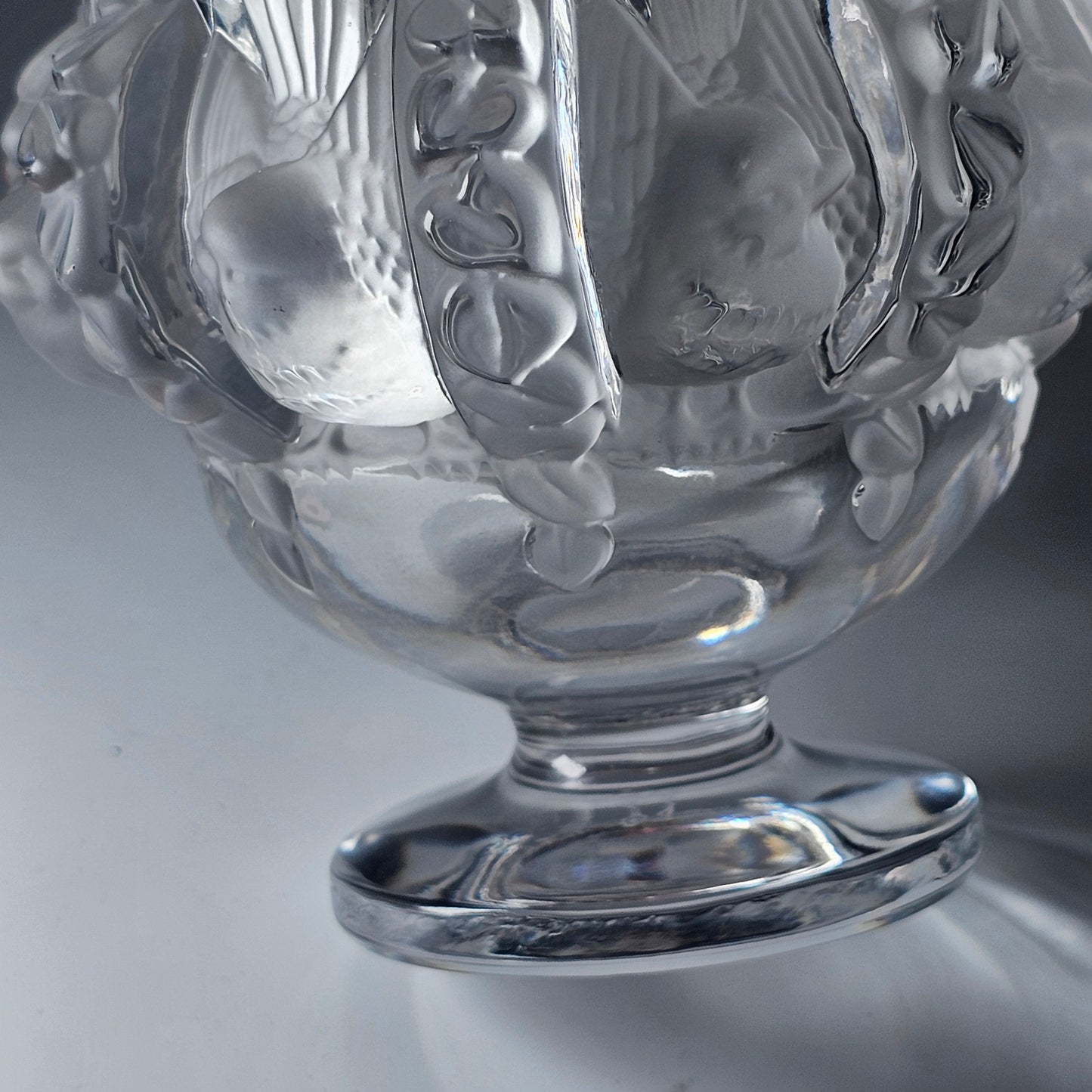 Vintage Lalique France Frosted Dampierre vase