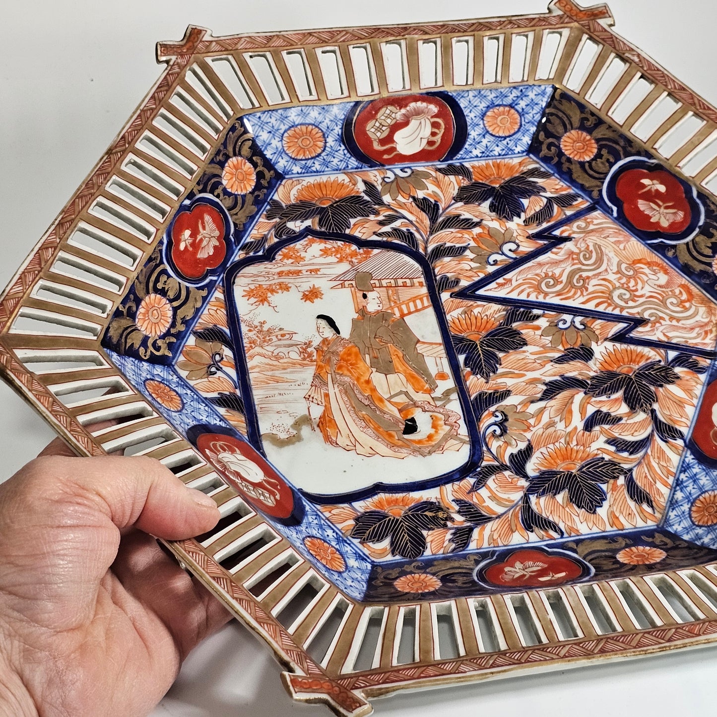 Stunning Large 1900'S Oriental Imari Fretted Charger 39.5cm Diameter