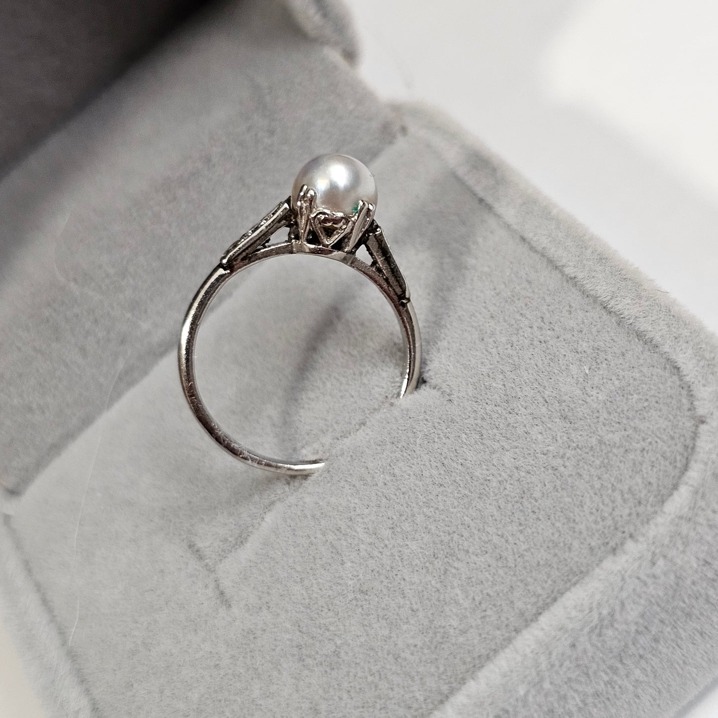 Vintage Elegant Platinum , Diamond & Pearl Ring