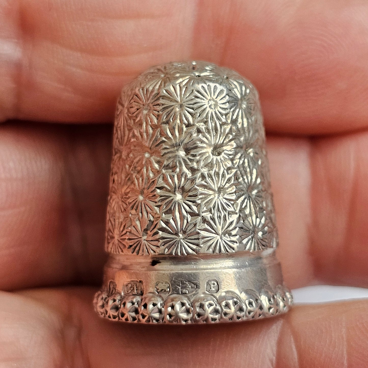 Delightful Mint Charles Horner Silver Thimble c1898