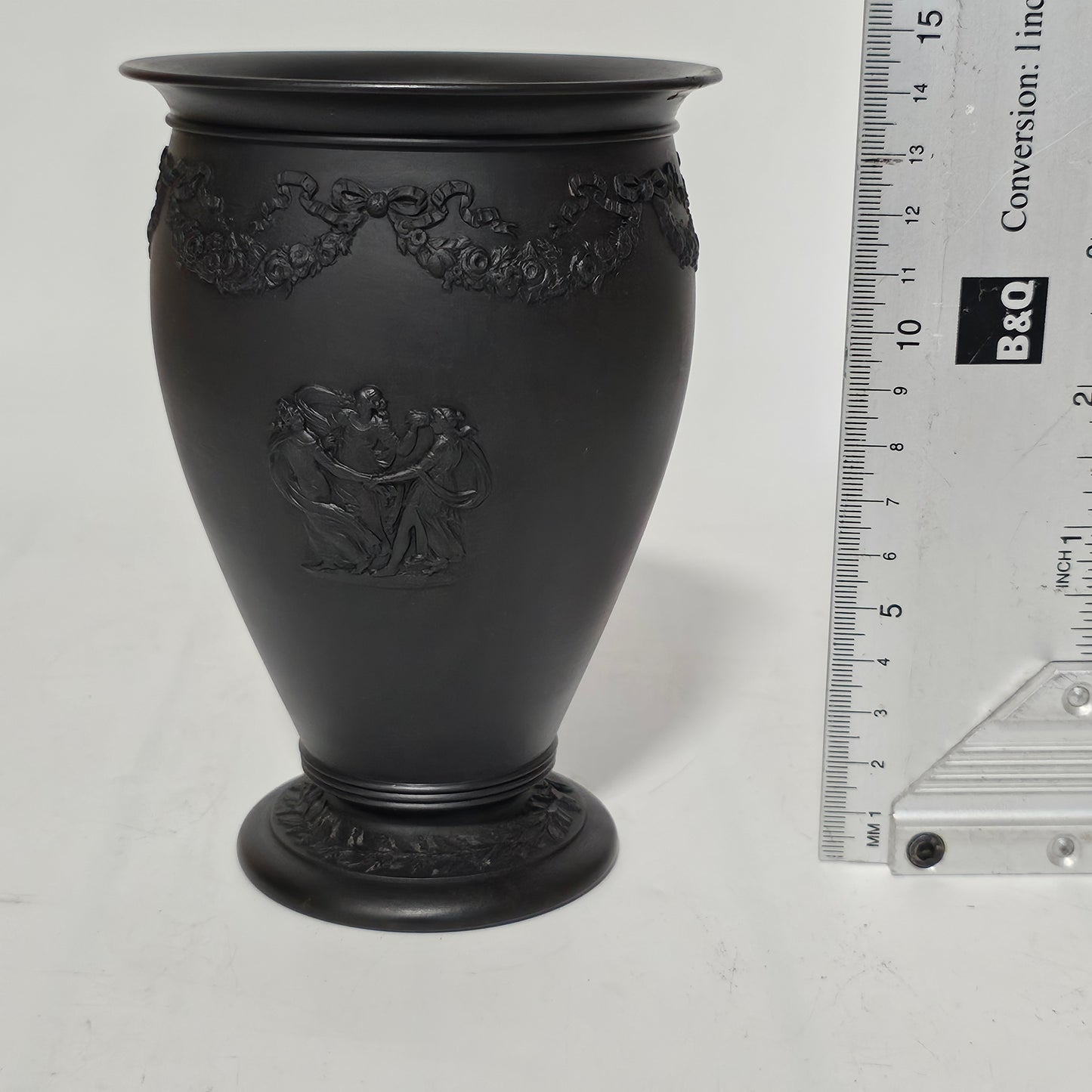 Delightful Wedgwood Basalt Ware 18thc/19thc Vase