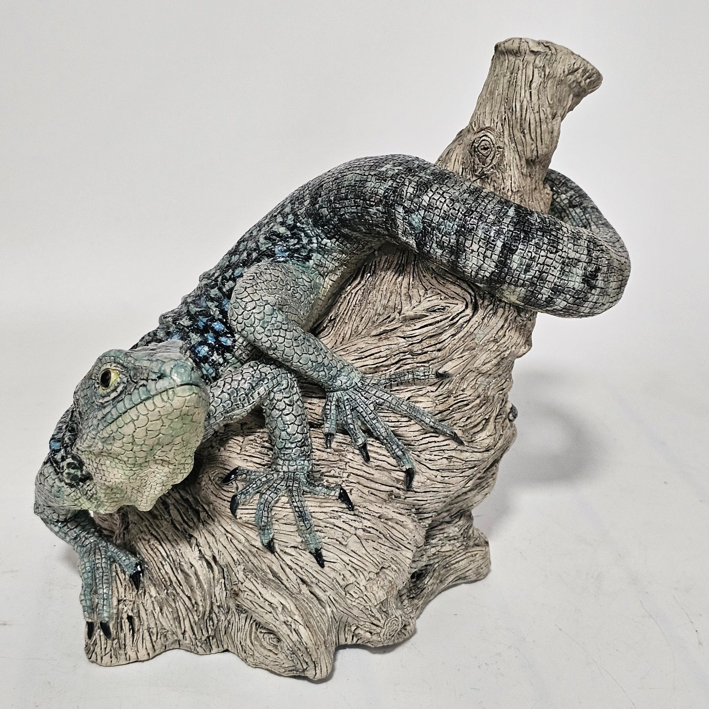 Superb Jill Moger Reptile Sculpture - Incredibly realistic