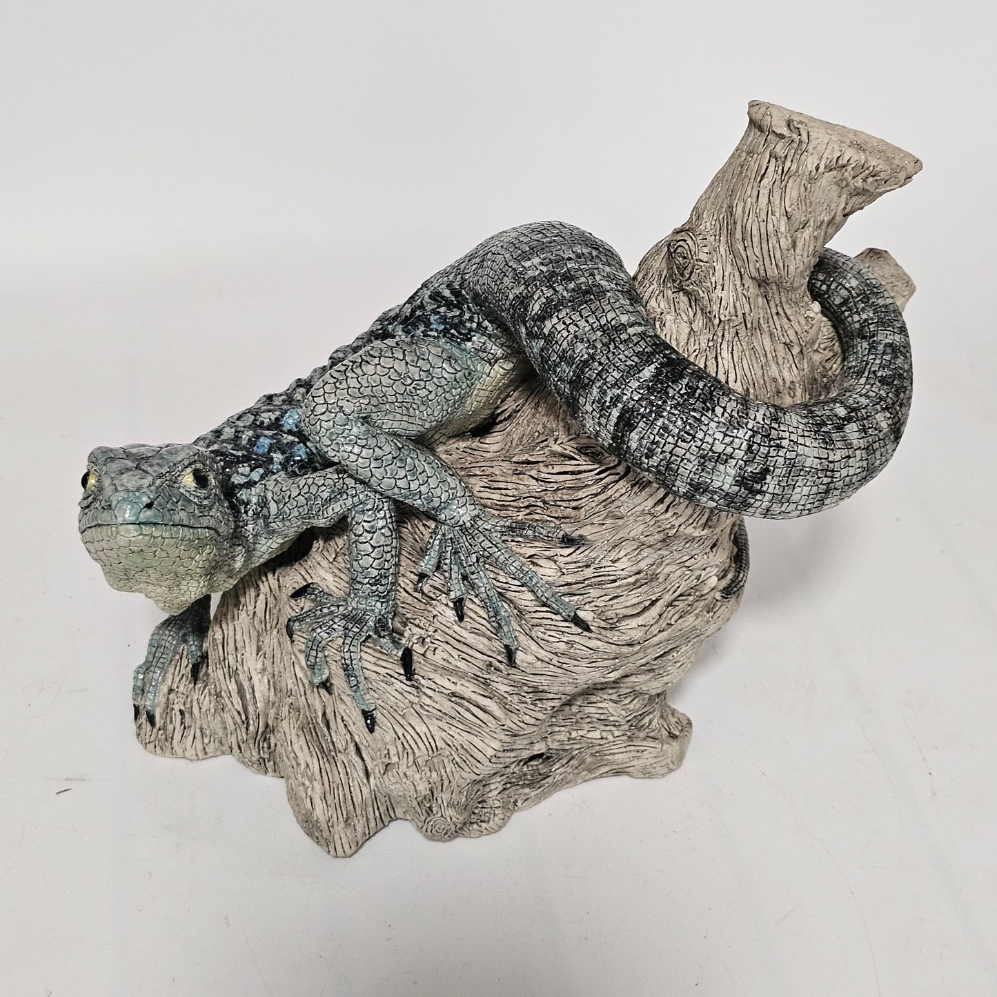 Superb Jill Moger Reptile Sculpture - Incredibly realistic