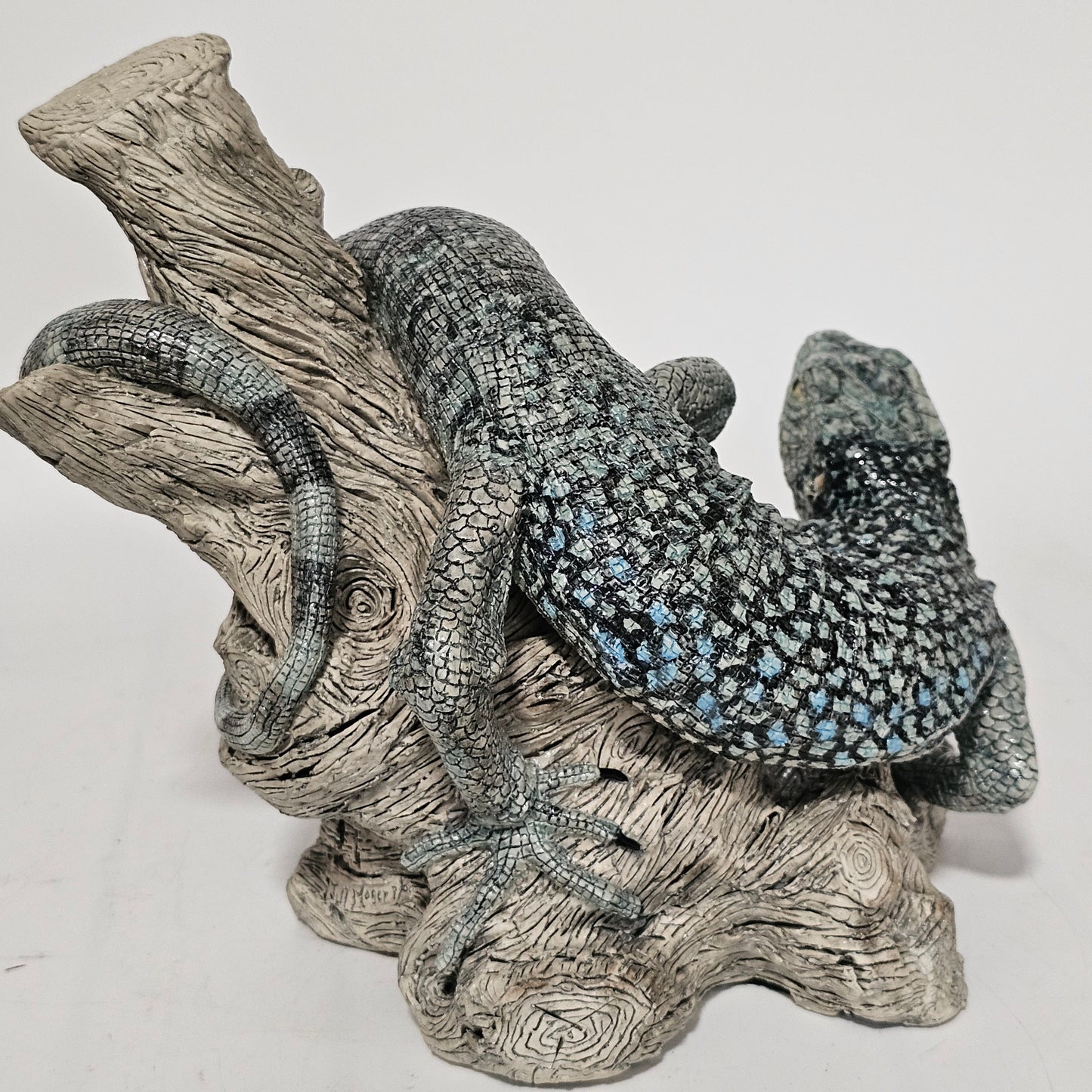 Superb Jill Moger Reptile Sculpture - Incredibly realistic