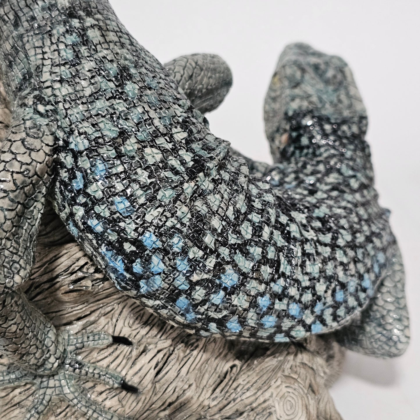 Superb Jill Moger Reptile Sculpture - Incredibly realistic