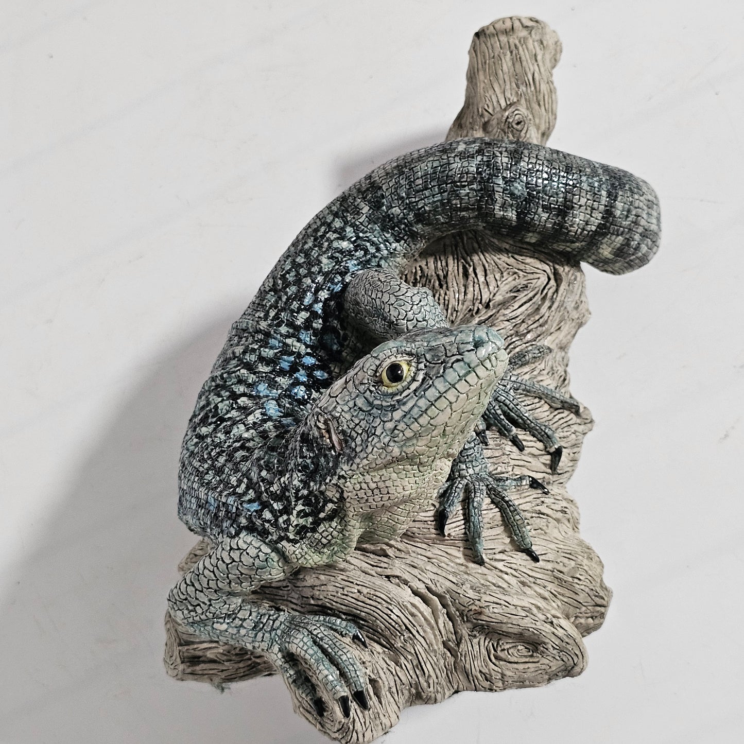 Superb Jill Moger Reptile Sculpture - Incredibly realistic