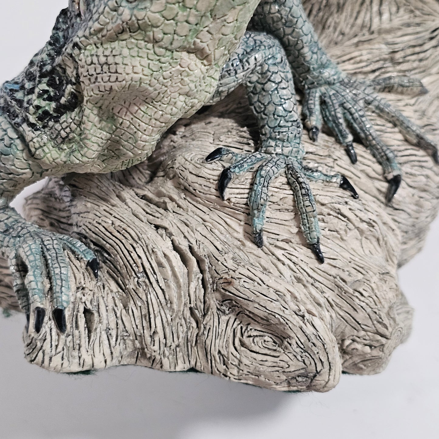 Superb Jill Moger Reptile Sculpture - Incredibly realistic