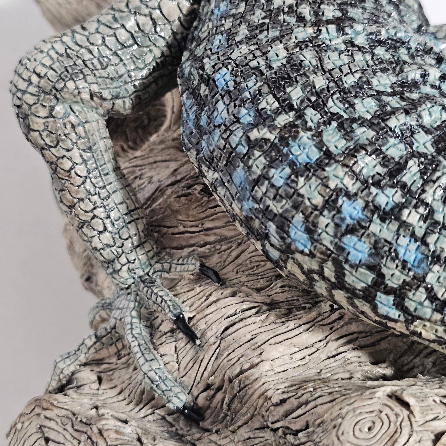 Superb Jill Moger Reptile Sculpture - Incredibly realistic