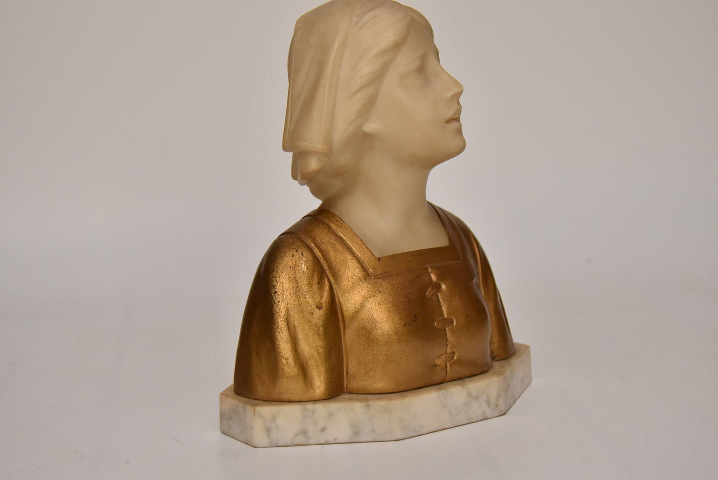 Gustave Van Vaerenbergh (Belgian, 1873–1927) – Alabaster and Gilt Bust of a Maiden