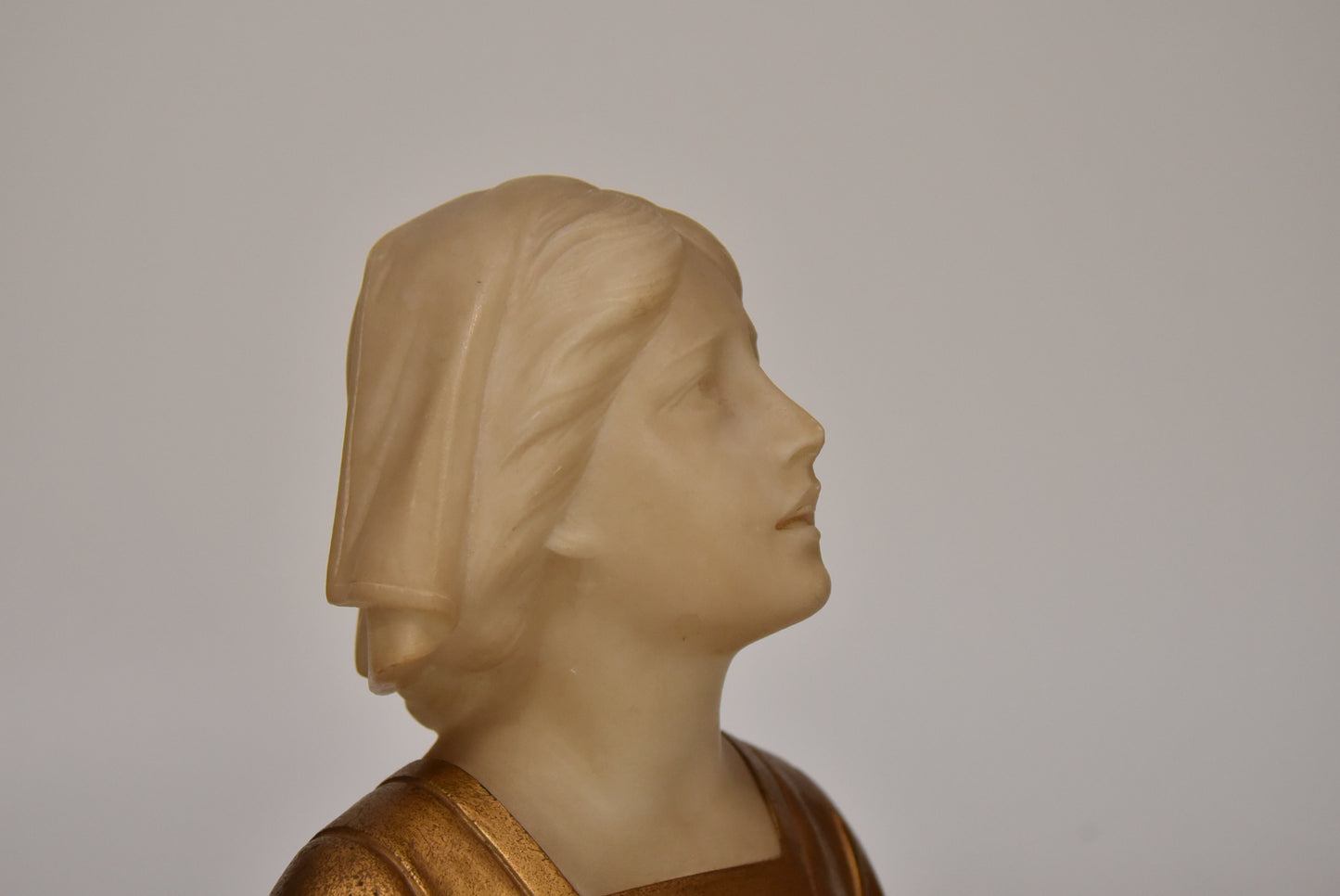Gustave Van Vaerenbergh (Belgian, 1873–1927) – Alabaster and Gilt Bust of a Maiden