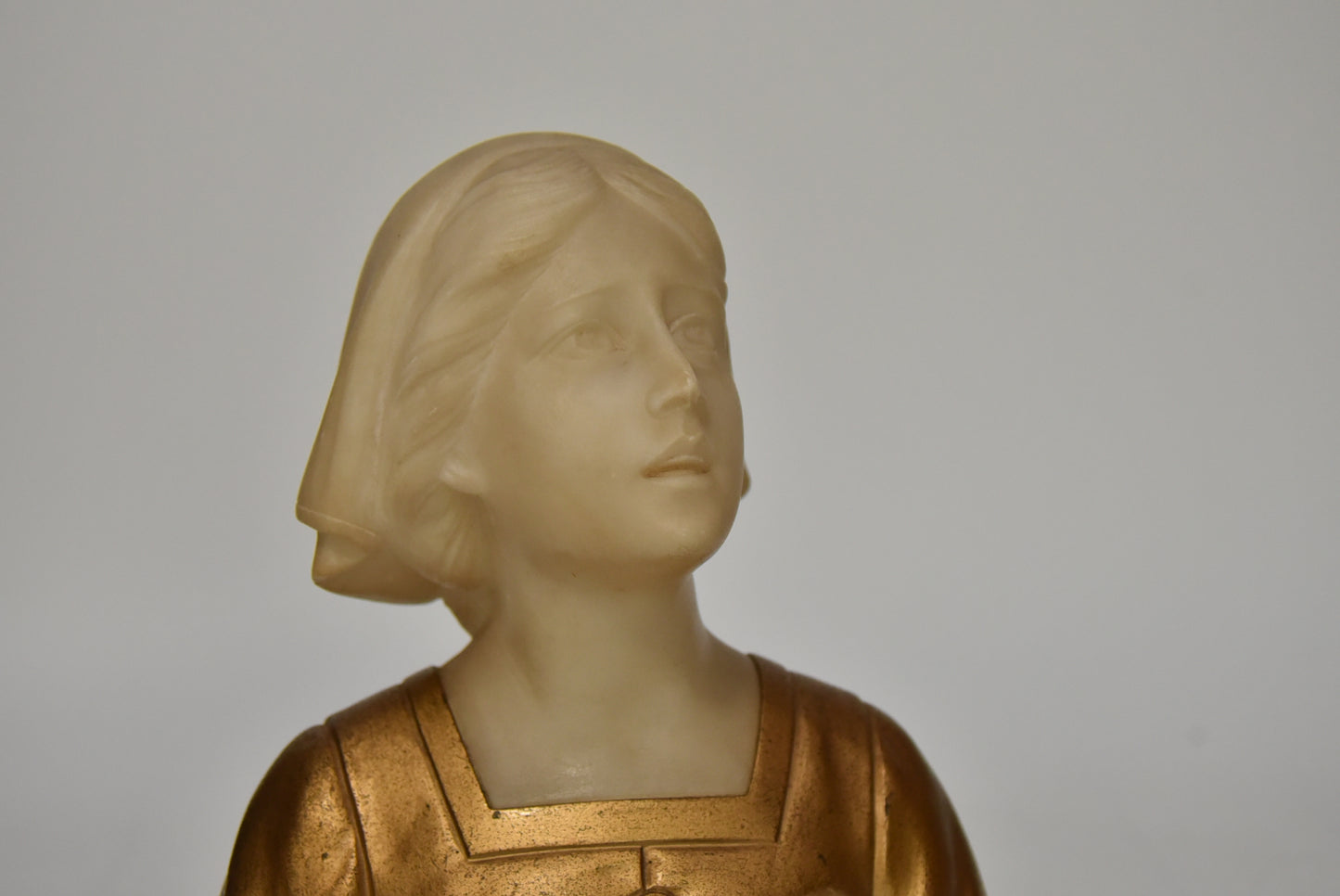 Gustave Van Vaerenbergh (Belgian, 1873–1927) – Alabaster and Gilt Bust of a Maiden