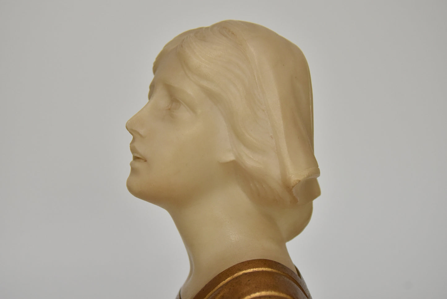 Gustave Van Vaerenbergh (Belgian, 1873–1927) – Alabaster and Gilt Bust of a Maiden