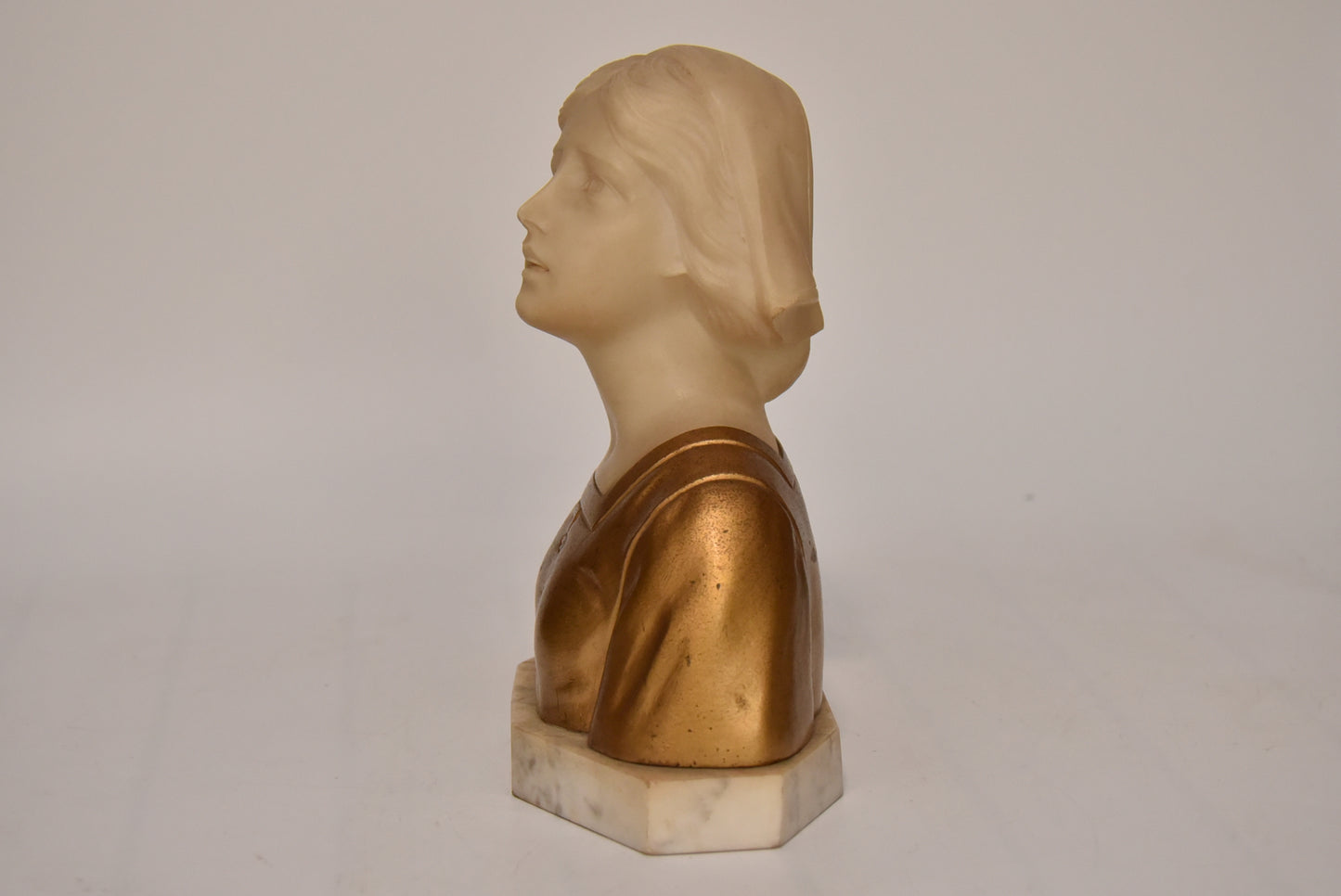 Gustave Van Vaerenbergh (Belgian, 1873–1927) – Alabaster and Gilt Bust of a Maiden