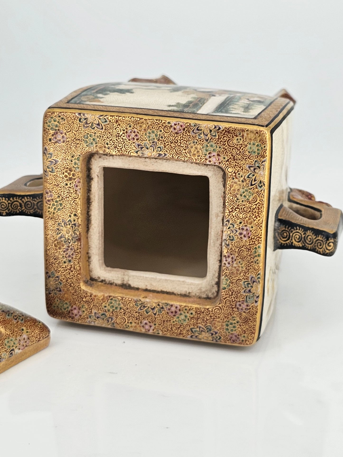 Superb Quality Signed Satsuma Pot & Lid c1900