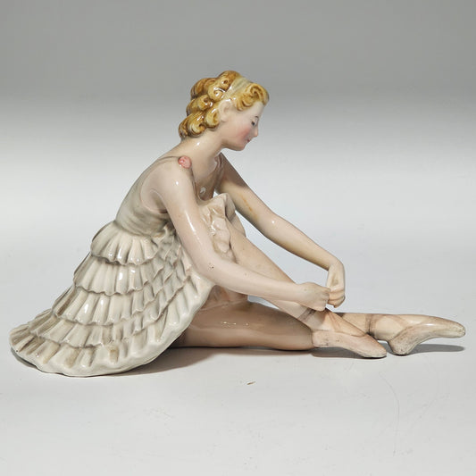 Fine Royal Belverdere Austrian Ballerina Figure c1920 19cm