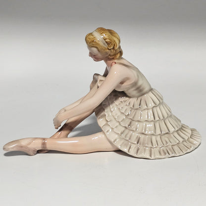 Fine Royal Belverdere Austrian Ballerina Figure c1920 19cm
