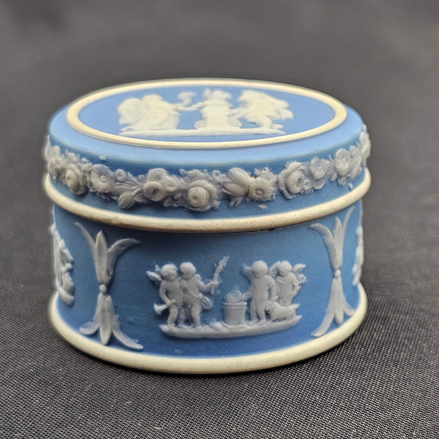 Delightful Antique Wedgwood Cameo Circular Box c1900