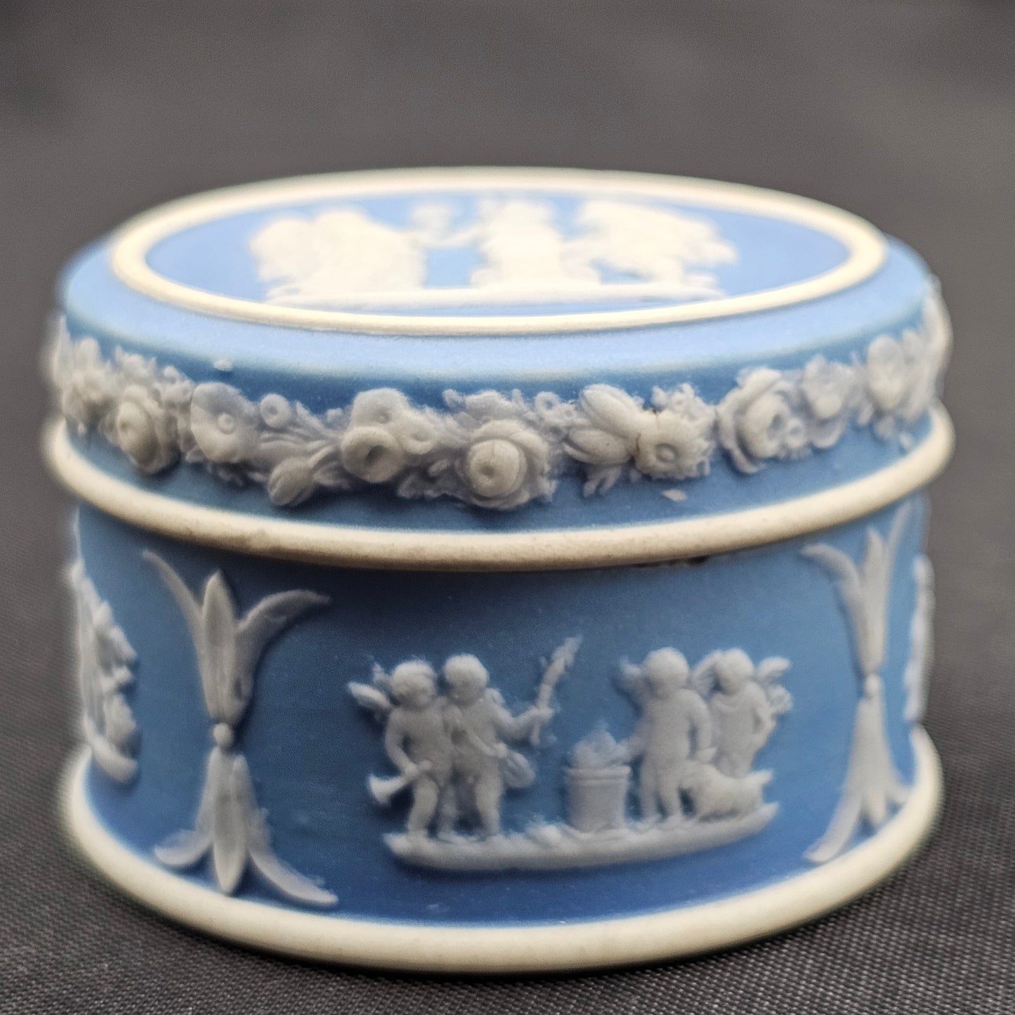 Delightful Antique Wedgwood Cameo Circular Box c1900