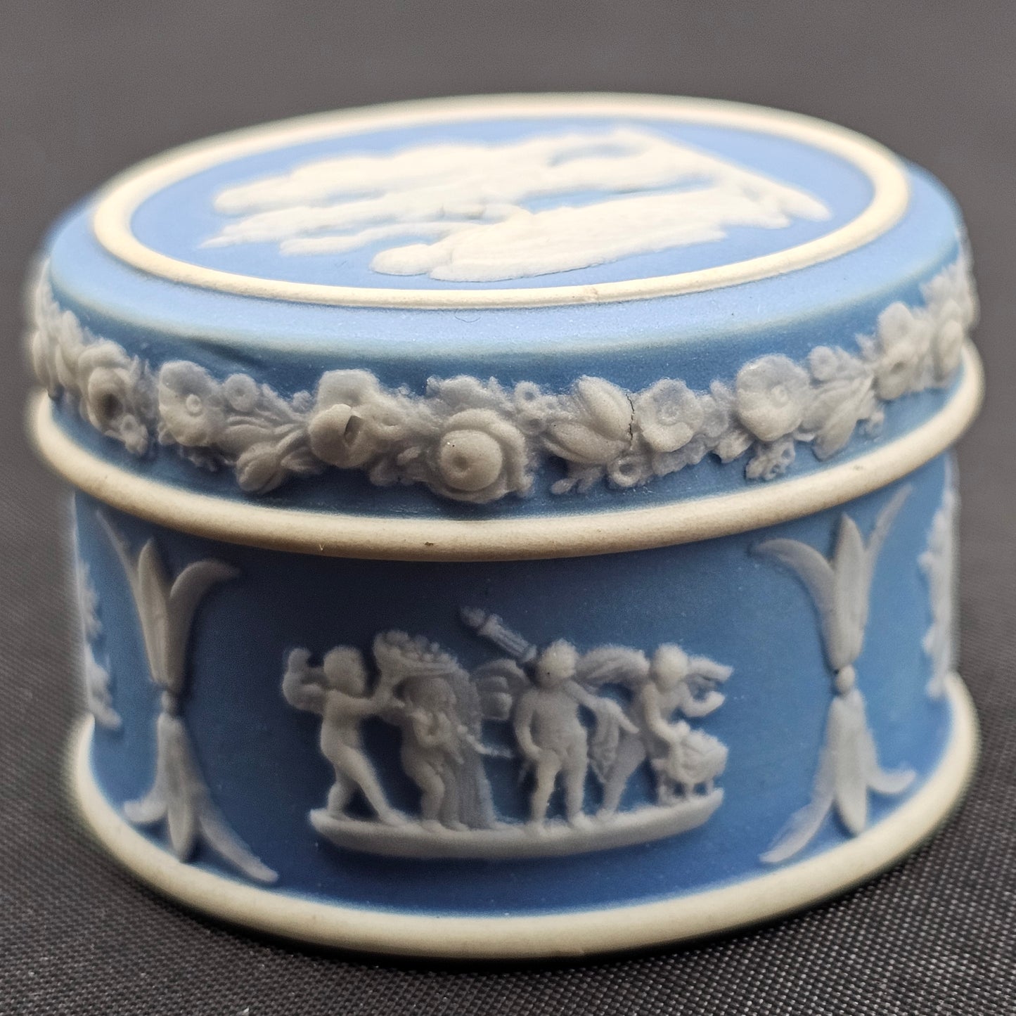 Delightful Antique Wedgwood Cameo Circular Box c1900