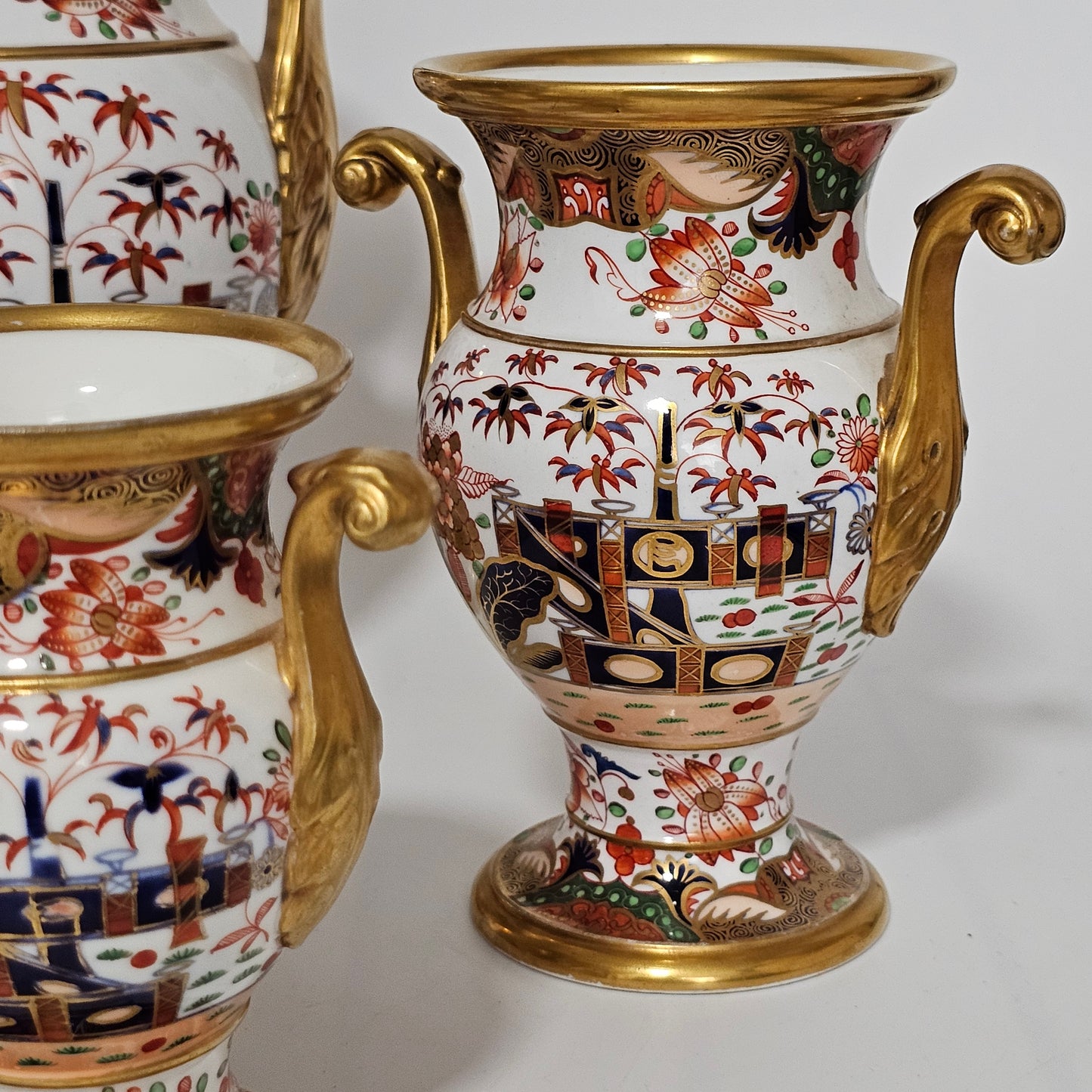 A Stunning 5-Piece Suite/Garniture Of Spode 967 Pattern Amphora Vases