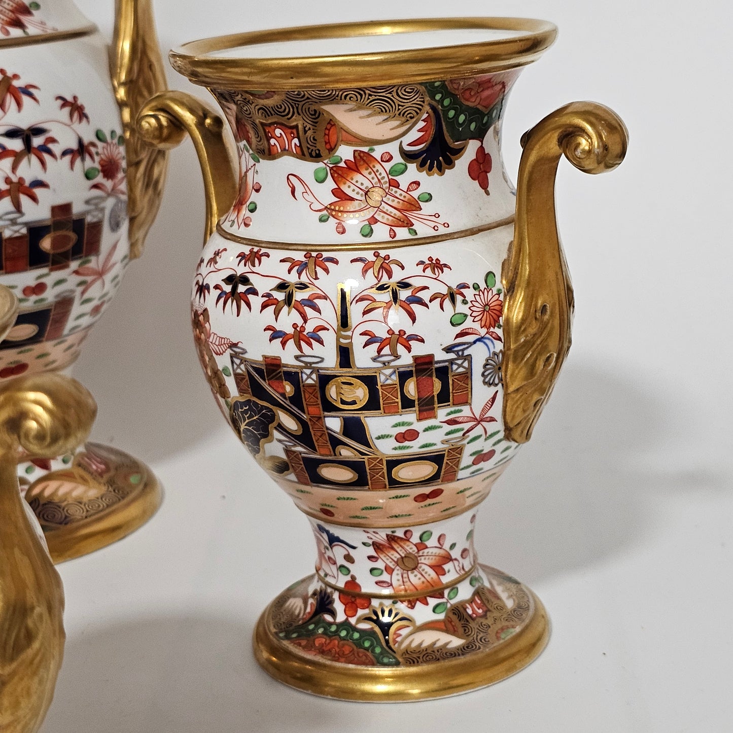 A Stunning 5-Piece Suite/Garniture Of Spode 967 Pattern Amphora Vases