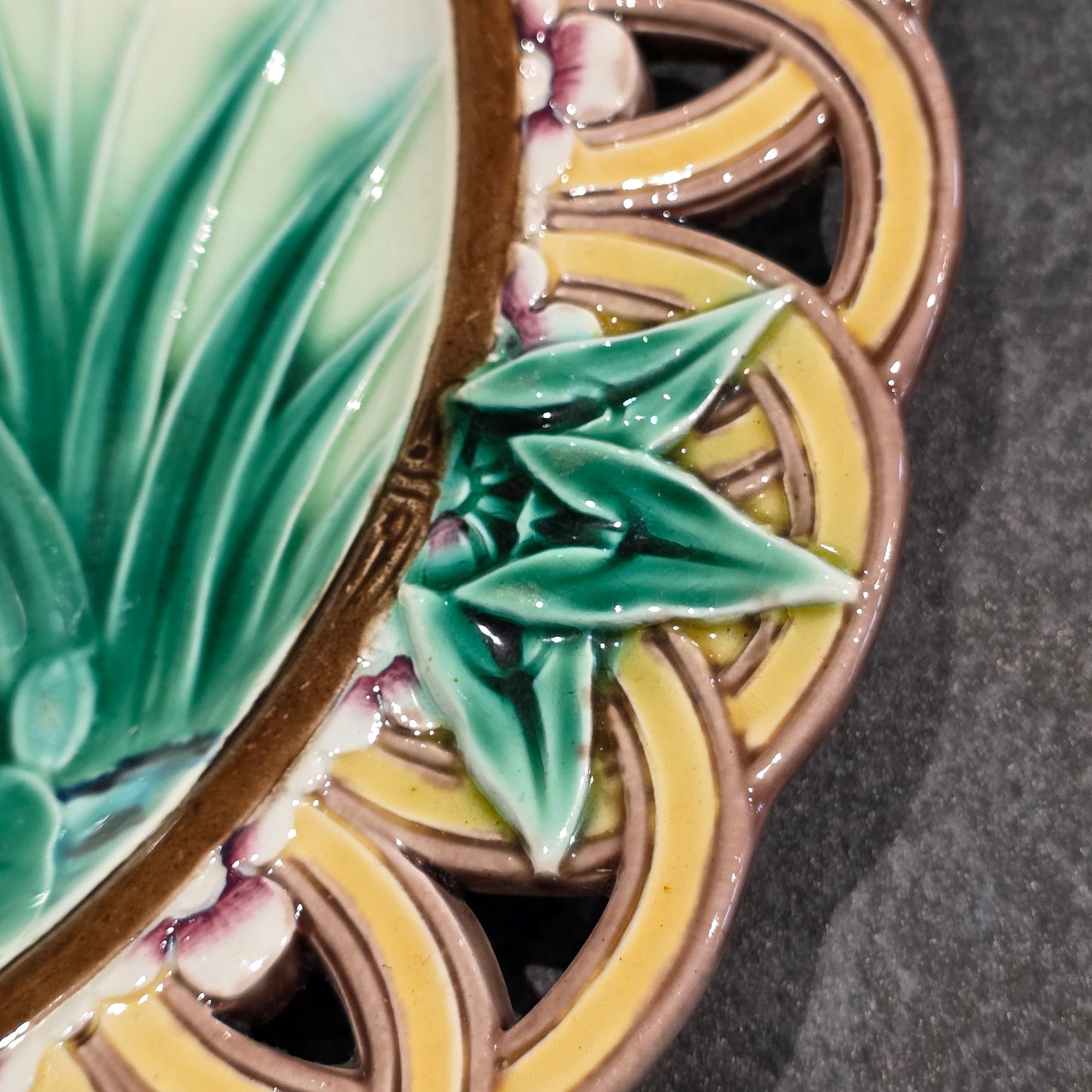 Wedgwood Majolica Heron Plate - Joseph Théodore Deck – England, 1871