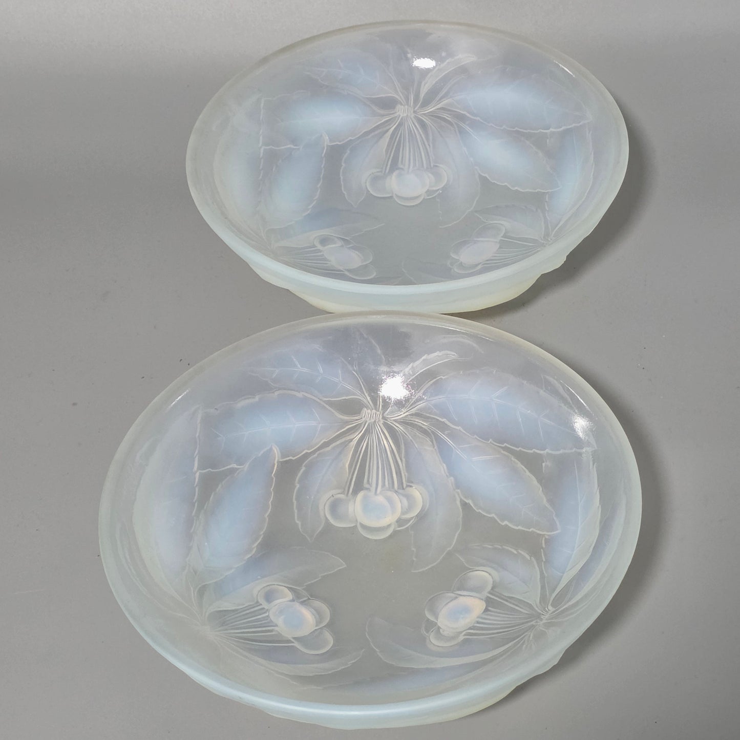 Pair of Signed 1930s French Opalescent Glass Bowls – G Vallon – Vintage Cherries Design