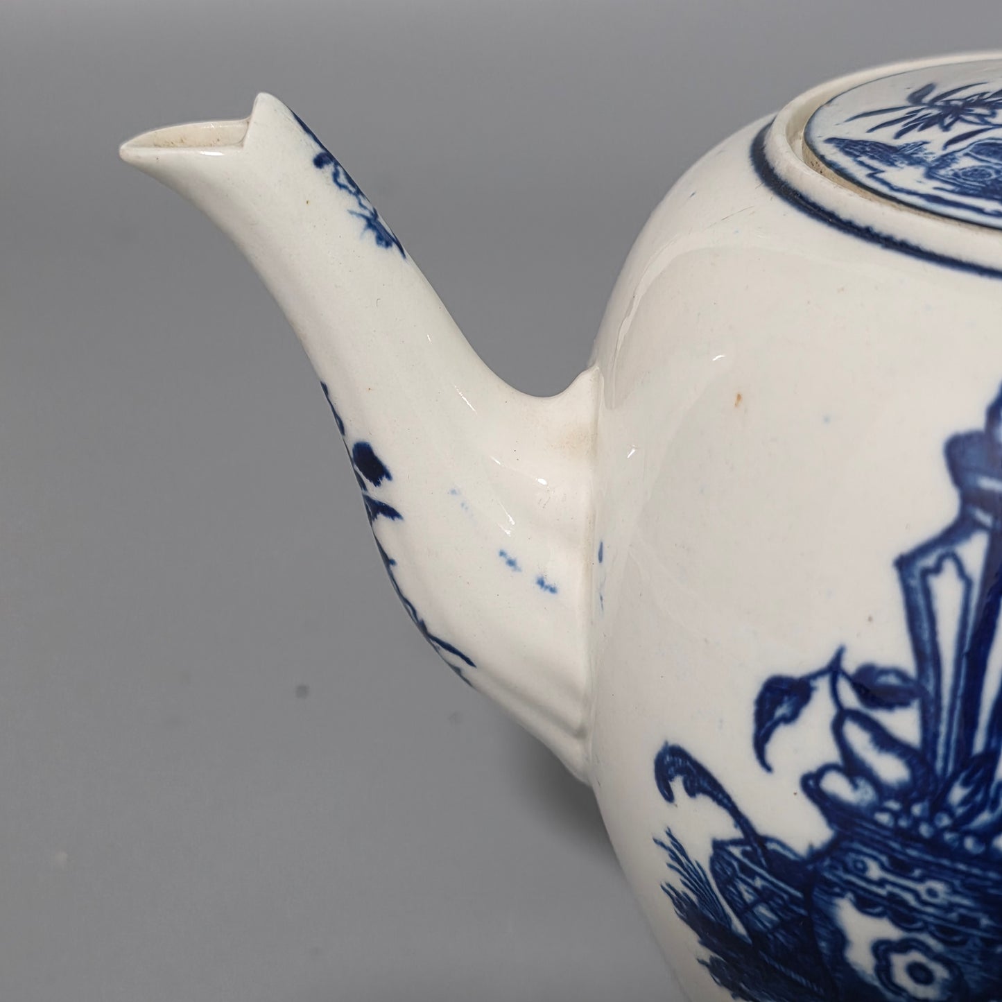 Worcester 18thc Blue And White Teapot La Terre Pattern