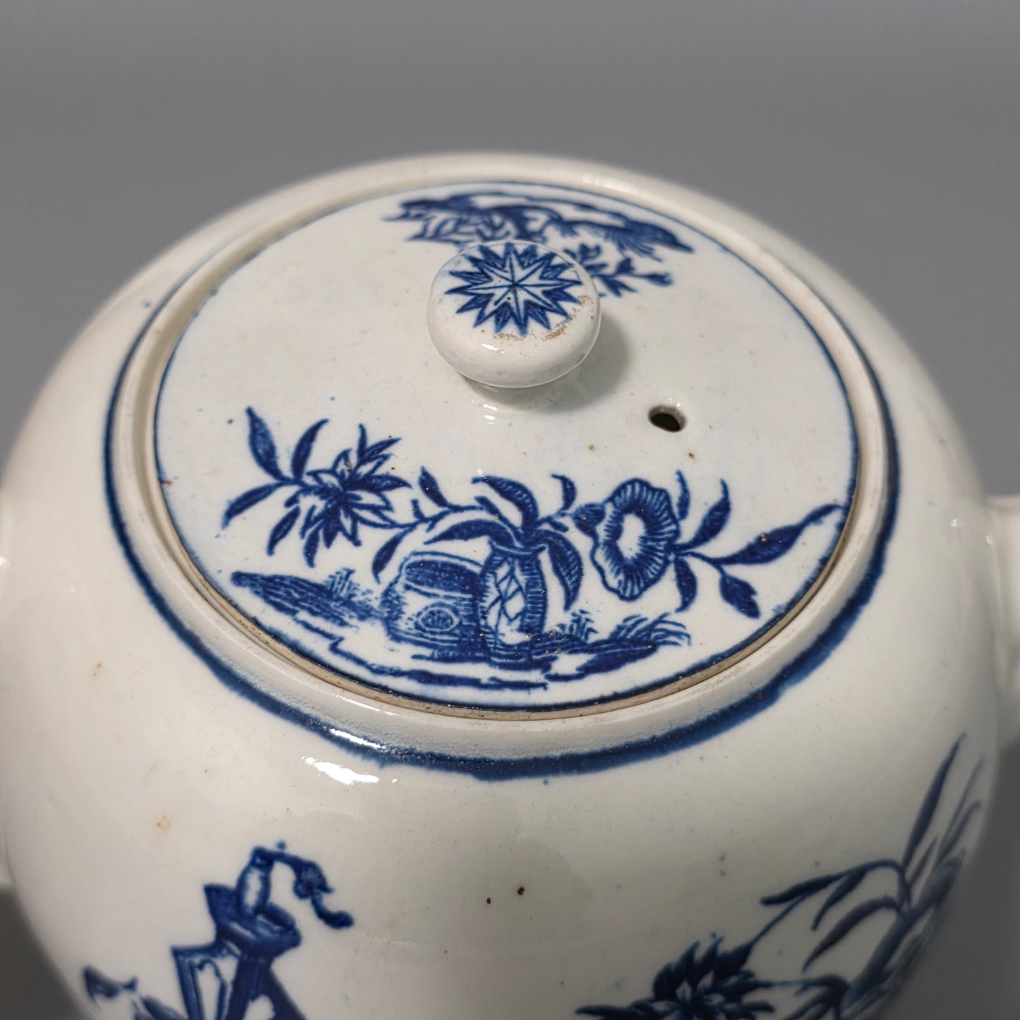 Worcester 18thc Blue And White Teapot La Terre Pattern