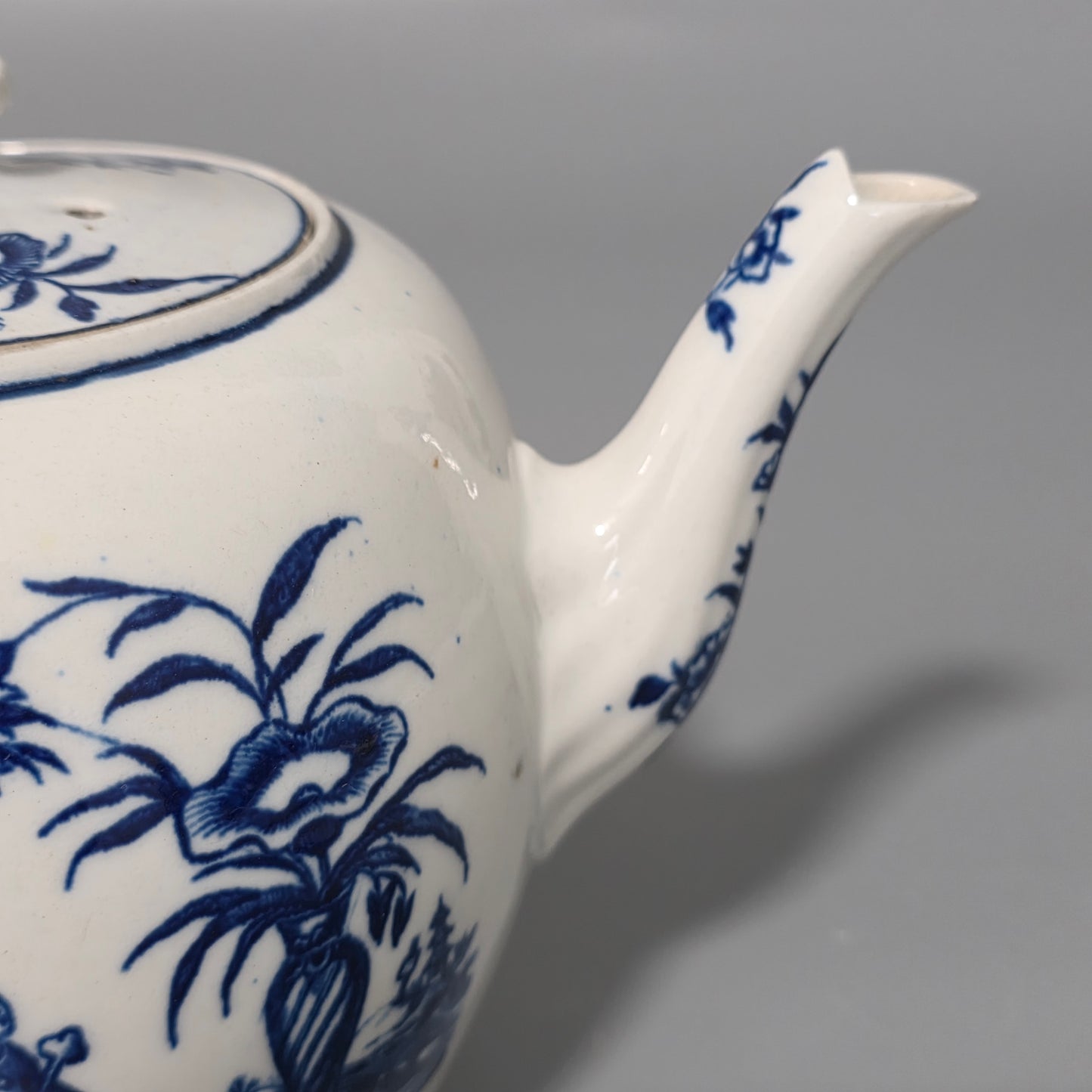 Worcester 18thc Blue And White Teapot La Terre Pattern