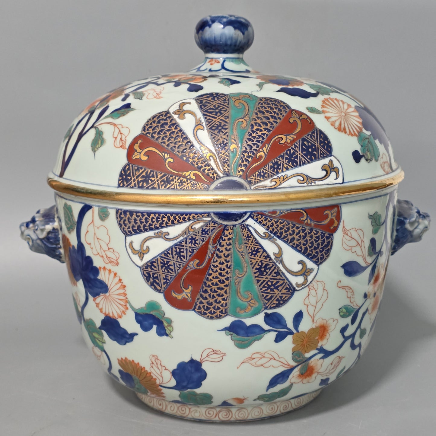 Large Vintage Imari Japanese Porcelain Covered Bowl or Pot W/ Foo Dog Handles