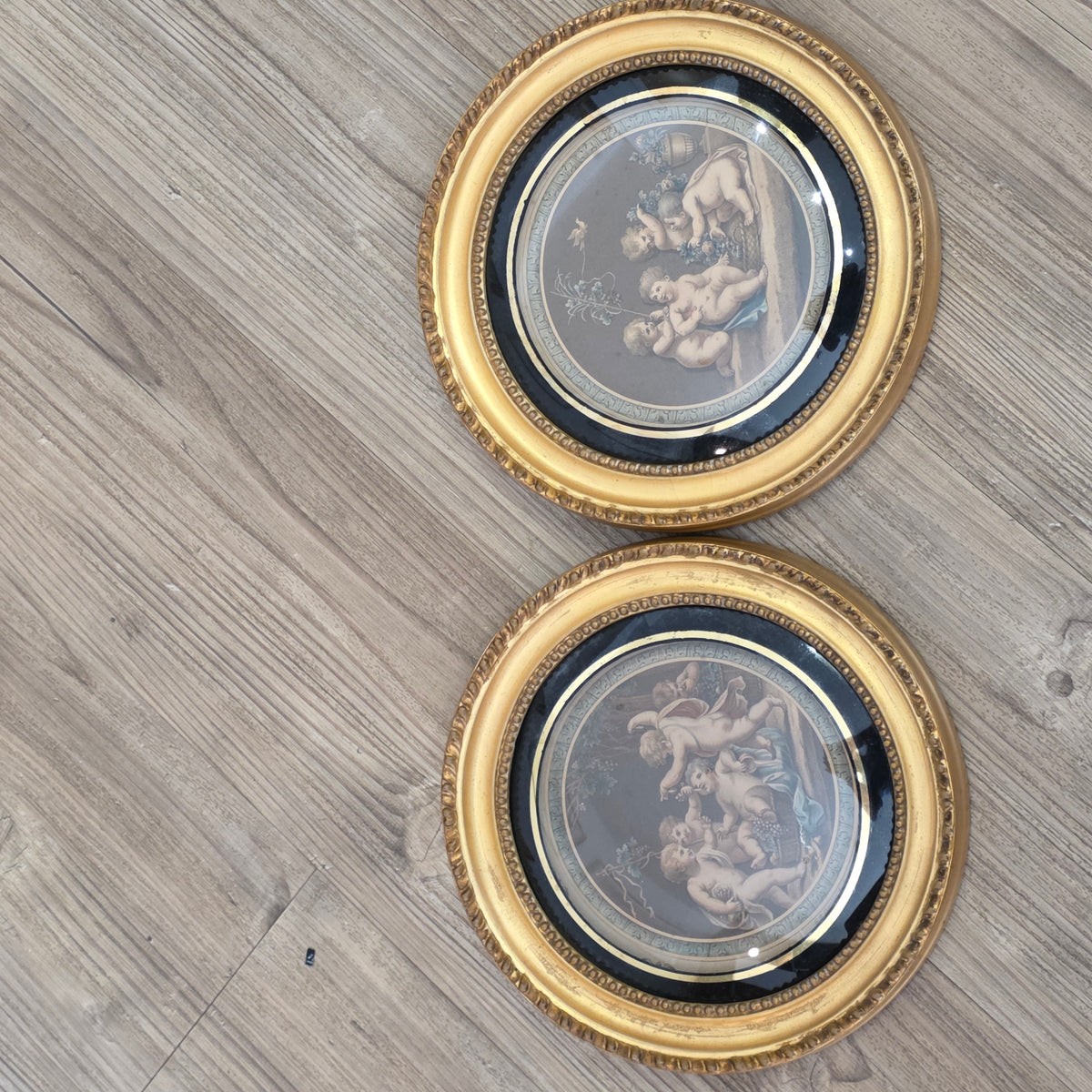Pair of antique Bartolozzi cherub prints, in gilt wooden frames 25.5cm