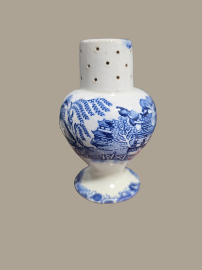 Antique English Pearlware Pepper Pot – Blue &amp; White Willow Pattern c1840