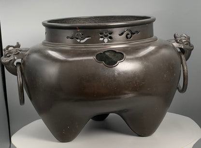 Large Antique Oriental Dark Bronze Tripod Vessel/Censer Or Traditional Tea Brazier (Furo) 41cm