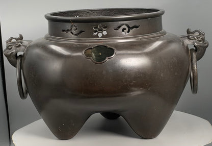 Large Antique Oriental Dark Bronze Tripod Vessel/Censer Or Traditional Tea Brazier (Furo) 41cm