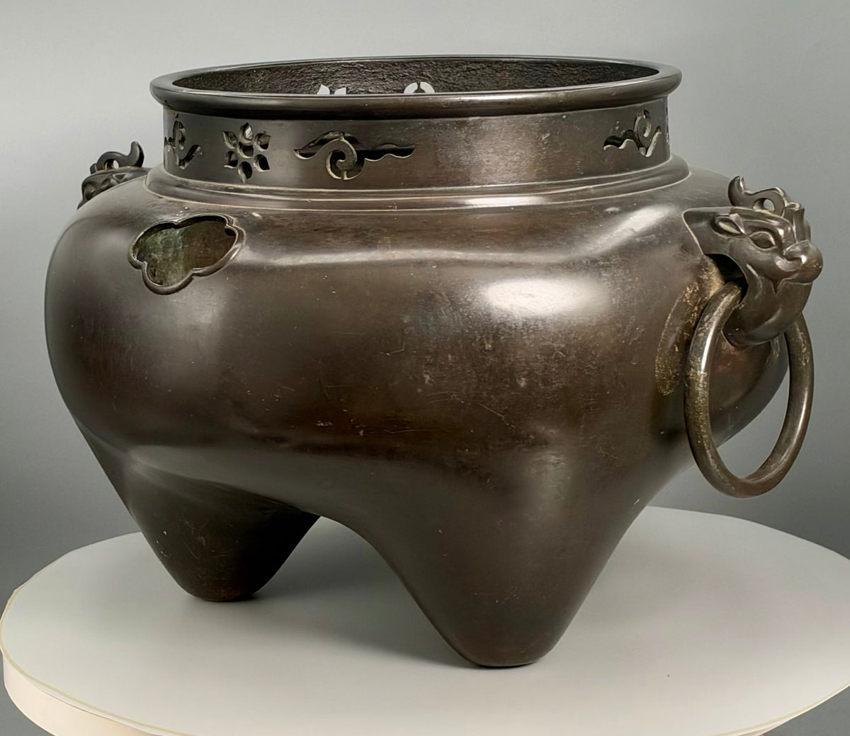 Large Antique Oriental Dark Bronze Tripod Vessel/Censer Or Traditional Tea Brazier (Furo) 41cm