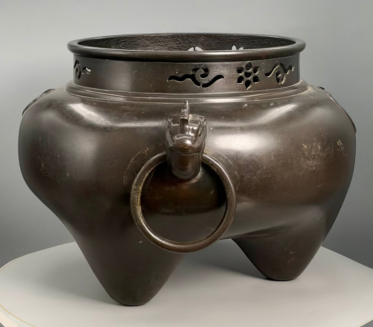 Large Antique Oriental Dark Bronze Tripod Vessel/Censer Or Traditional Tea Brazier (Furo) 41cm