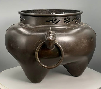 Large Antique Oriental Dark Bronze Tripod Vessel/Censer Or Traditional Tea Brazier (Furo) 41cm