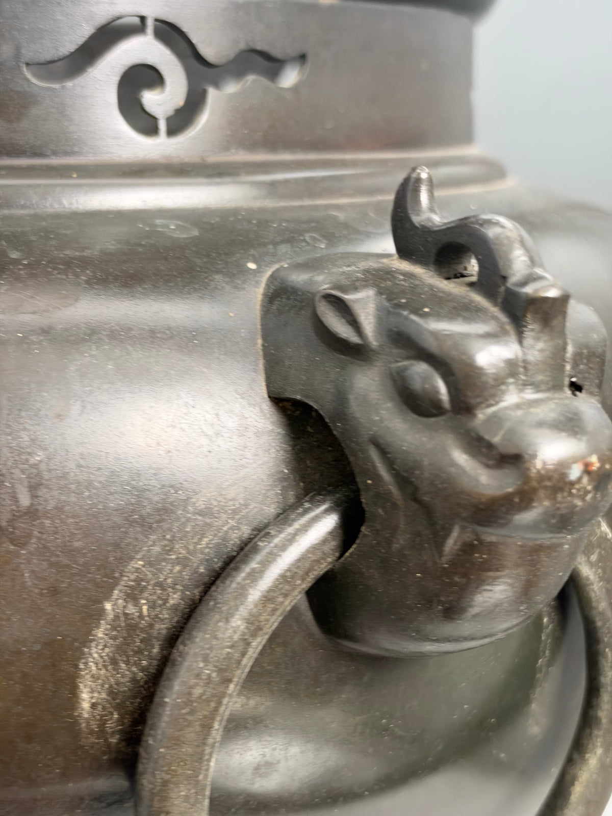 Large Antique Oriental Dark Bronze Tripod Vessel/Censer Or Traditional Tea Brazier (Furo) 41cm