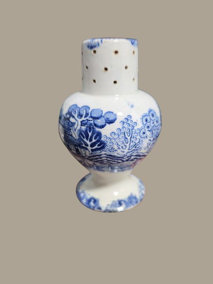 Antique English Pearlware Pepper Pot – Blue &amp; White Willow Pattern c1840