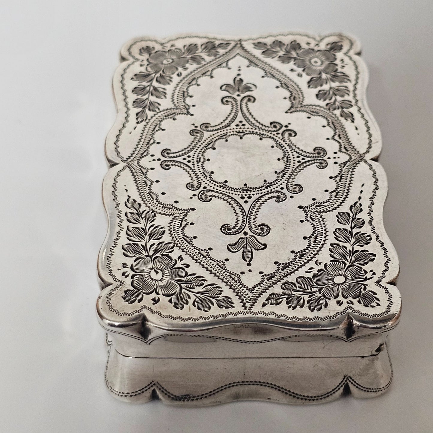 Exquisite Large Engraved Victorian Silver Table Snuffbox Robert Pringle & Son 1896