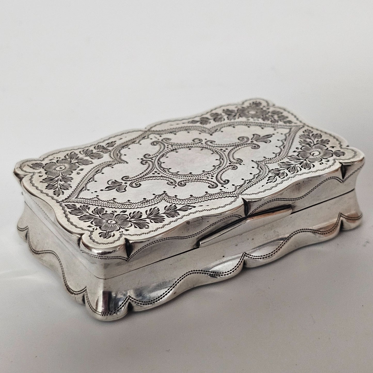 Exquisite Large Engraved Victorian Silver Table Snuffbox Robert Pringle & Son 1896